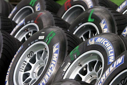 輪胎風(fēng)波 米其林輪胎安全問(wèn)題或致F1正賽取消，普利司通表示服從安排